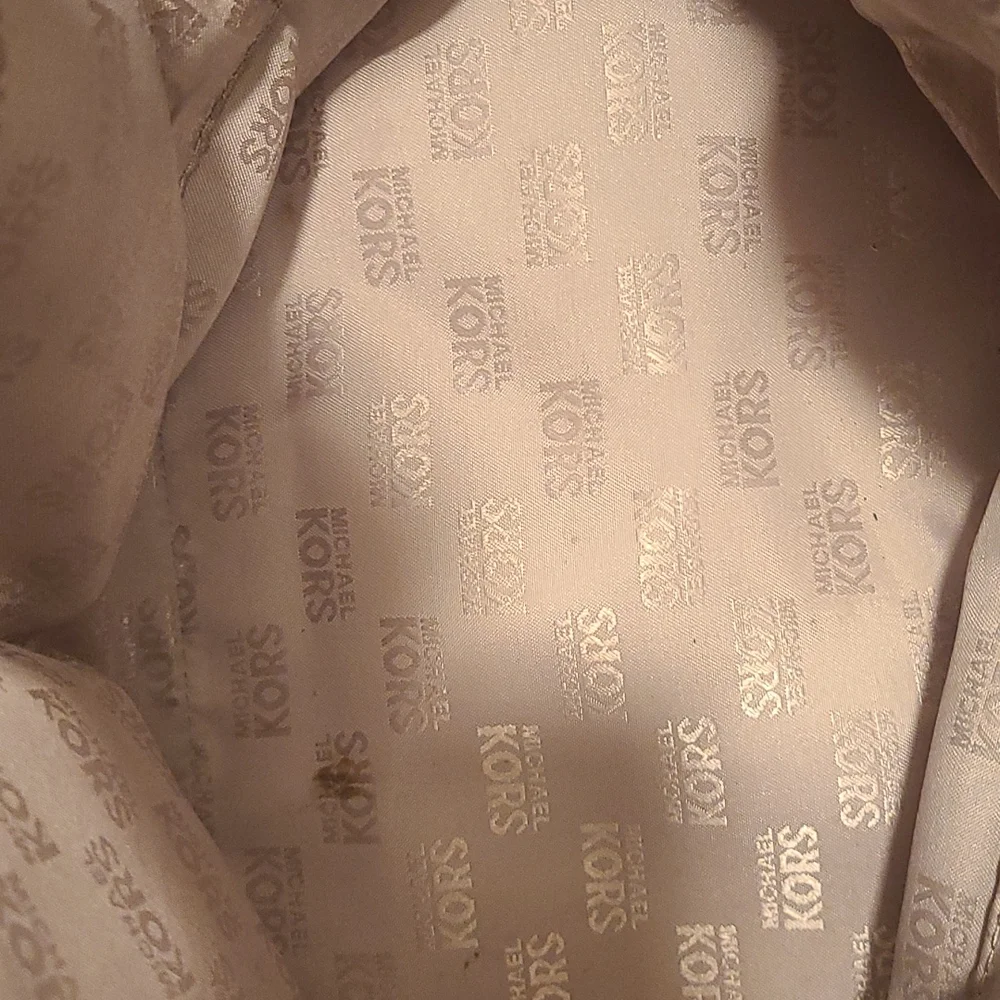 Handbag - Picture 8 of 9